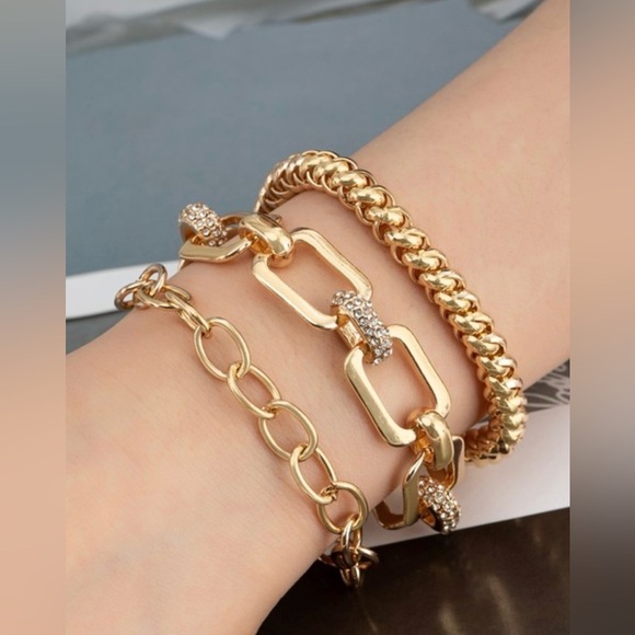 Jewelry - Elegant Gold Bracelet Set
